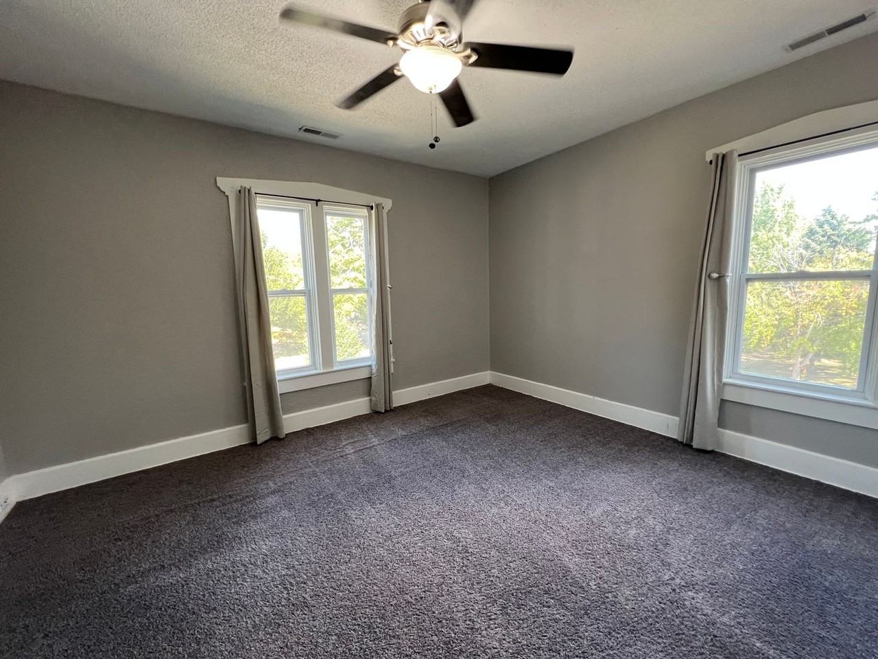 1326 Oak St - Photo 7 of 10
