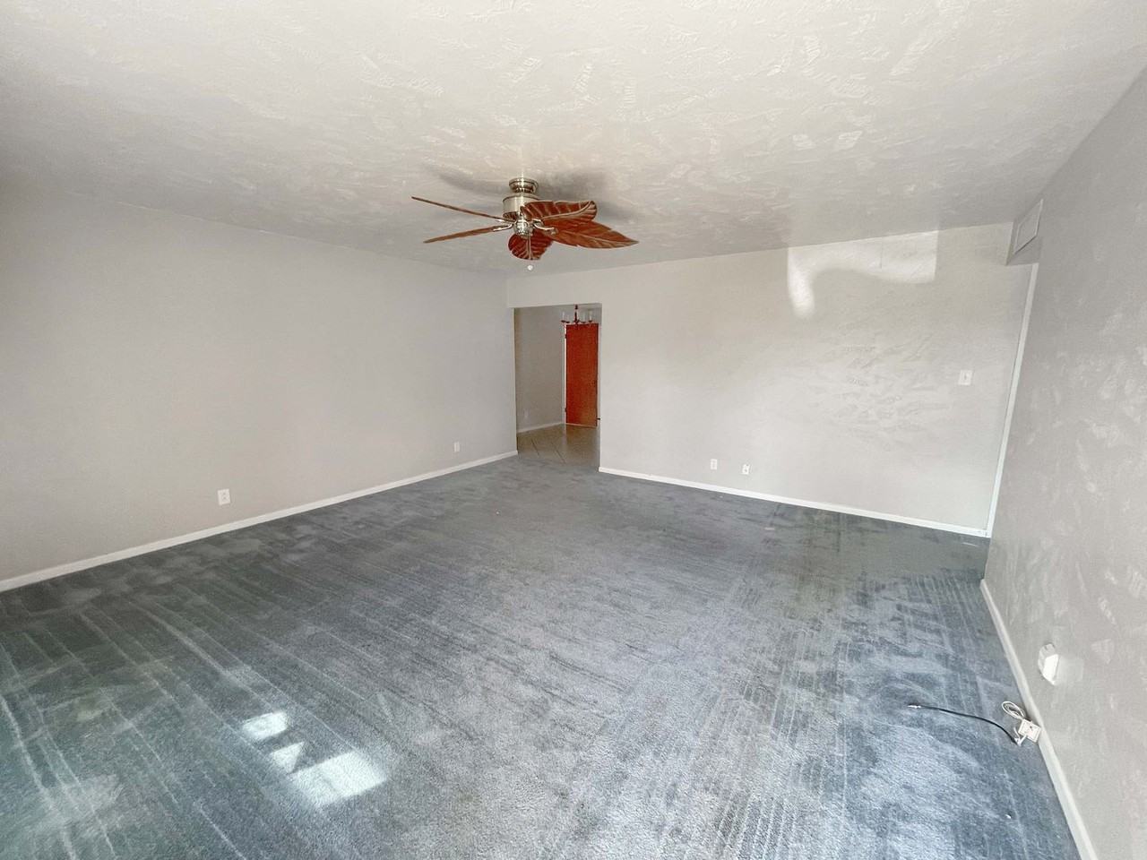 402 E Mesa Dr - Photo 2 of 9