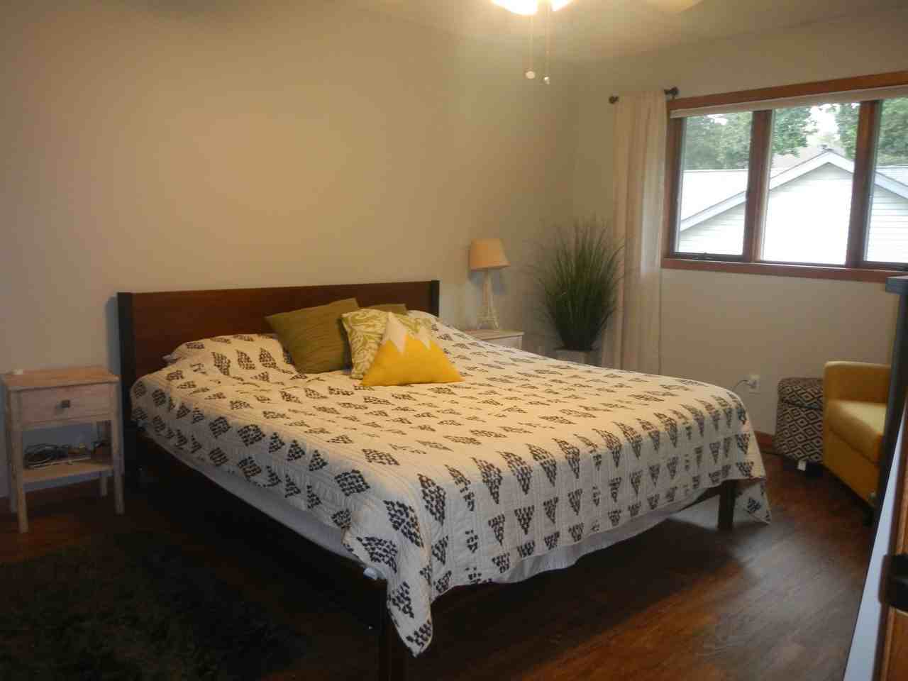 208 Arch St - Photo 5 of 14