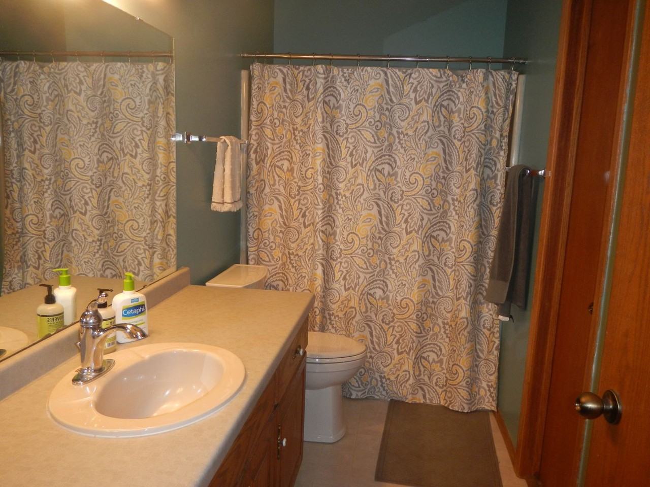 208 Arch St - Photo 7 of 14