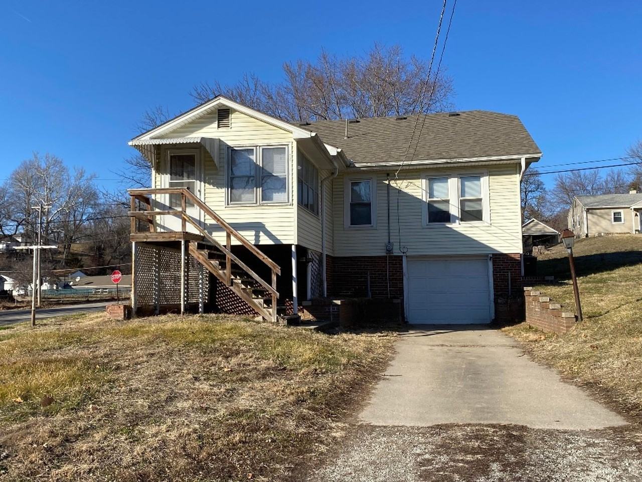 1704 Pacific St - Photo 2 of 18