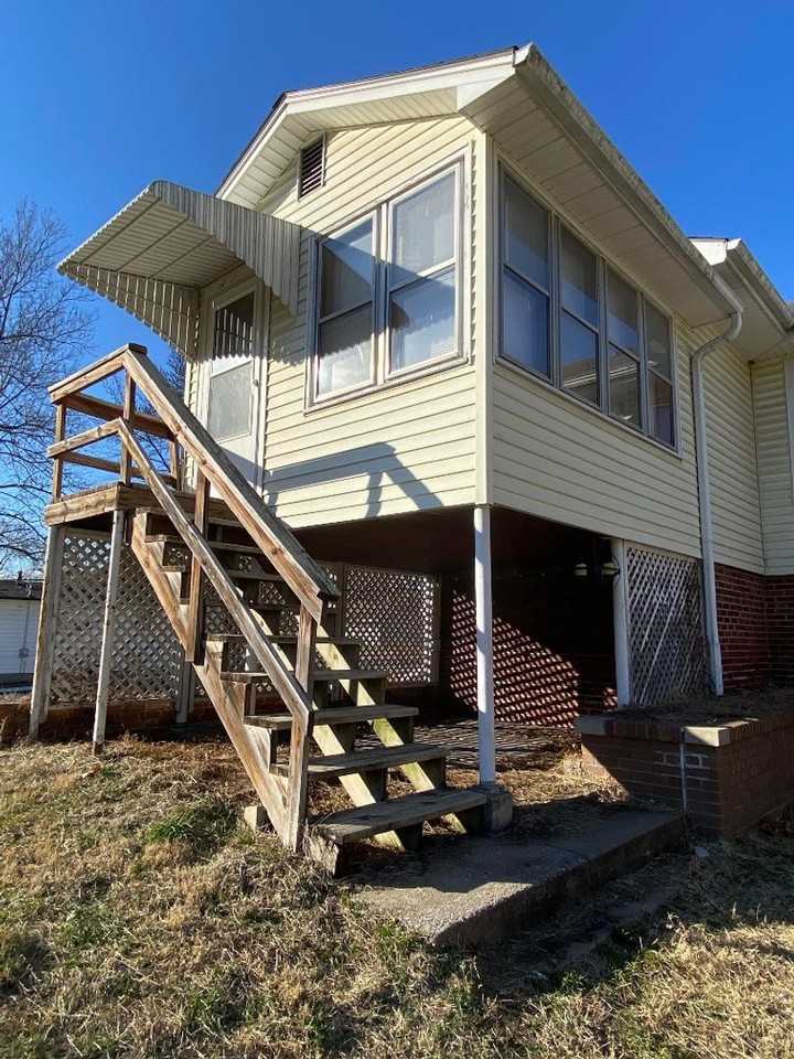 1704 Pacific St - Photo 3 of 18