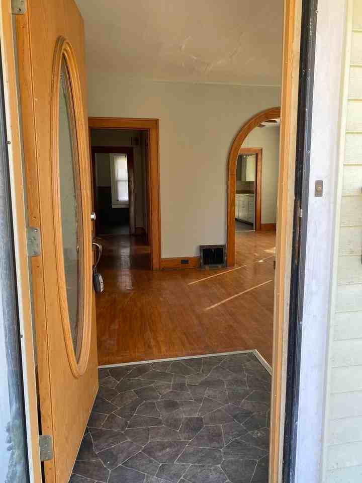 1704 Pacific St - Photo 4 of 18