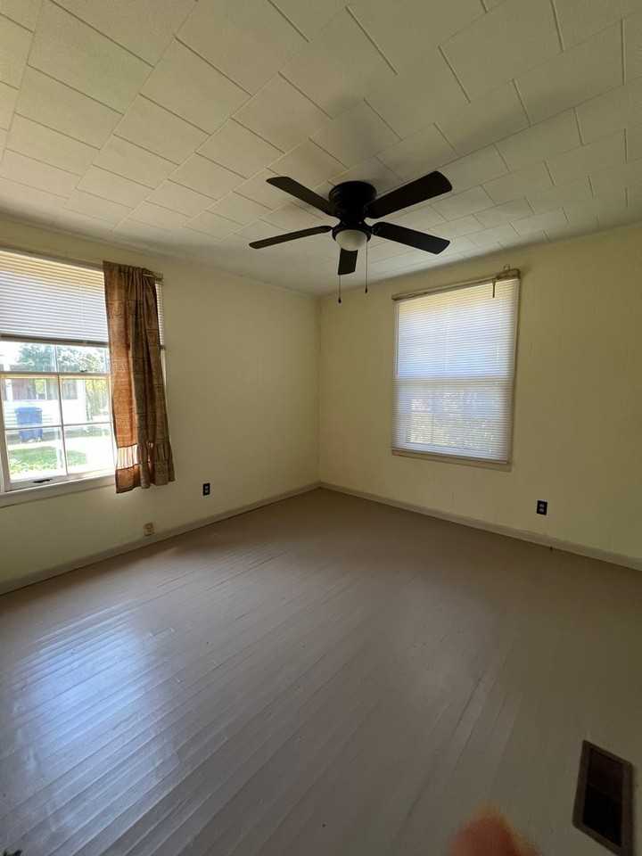 909 Marvin Ave - Photo 4 of 8