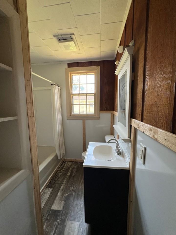 909 Marvin Ave - Photo 7 of 8