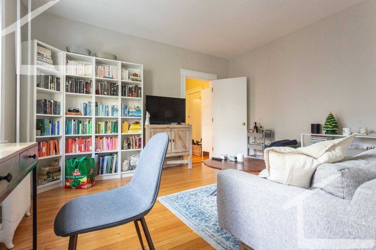 399 Chestnut Hill Ave - Photo 4 of 8