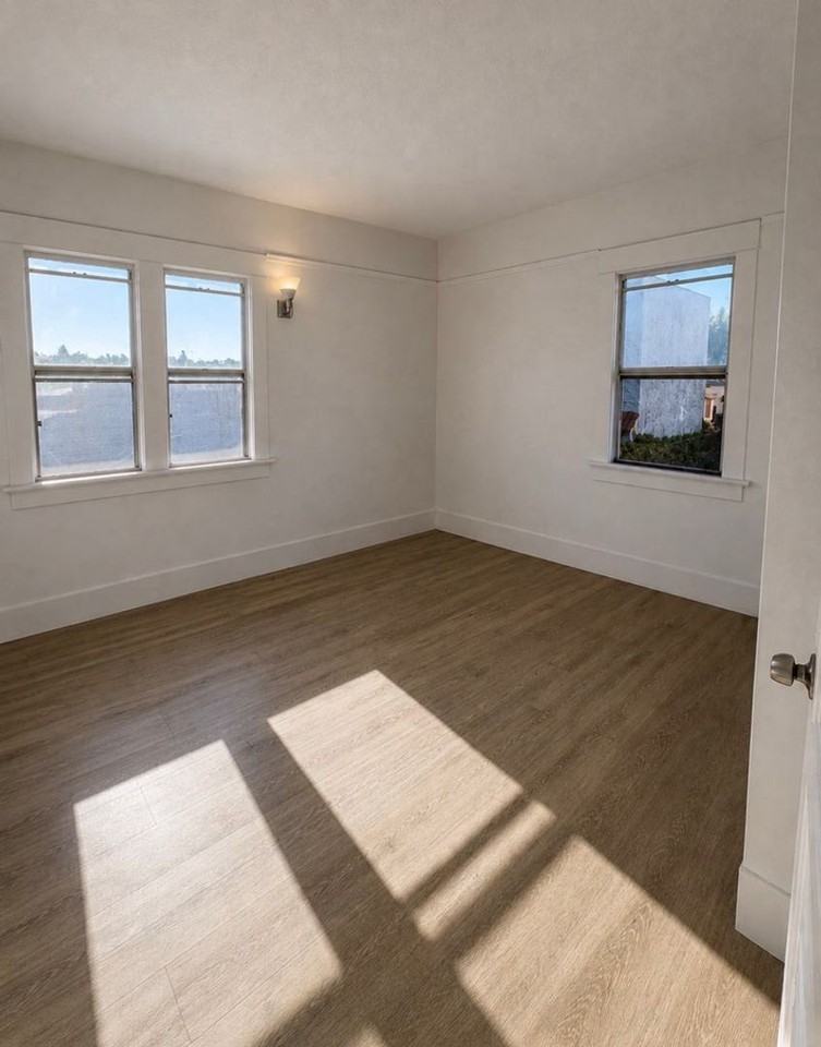 833 W 42nd Pl - Photo 6 of 7