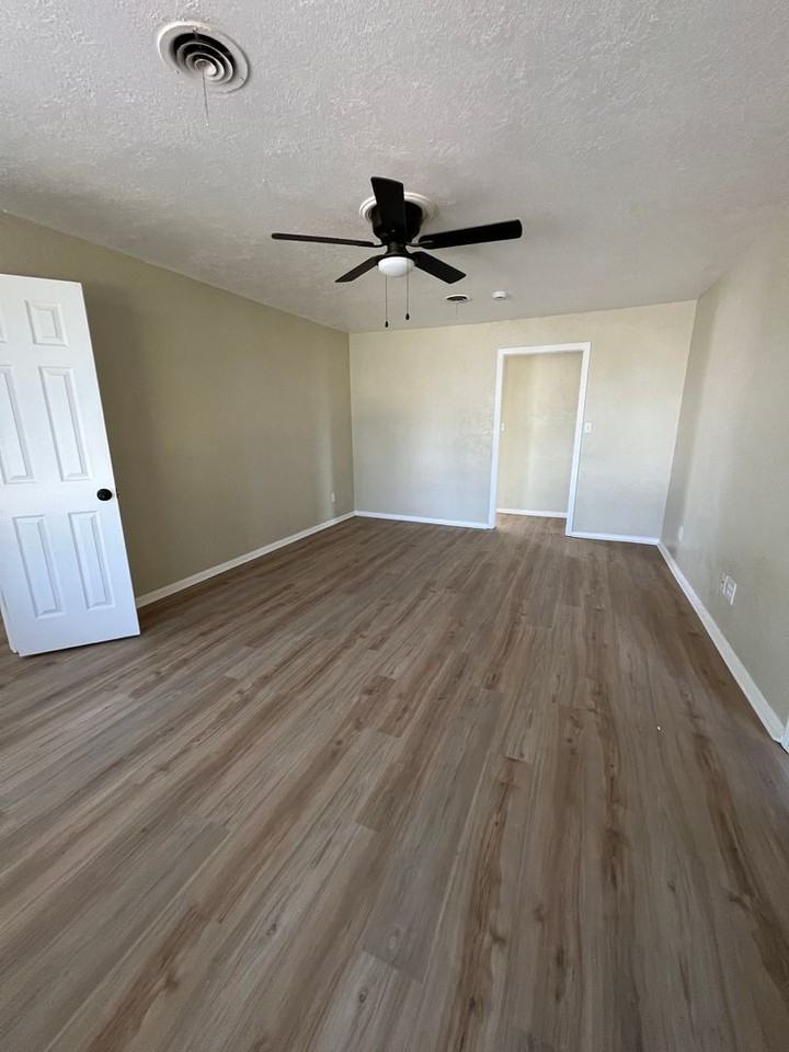 302 N Forest St - Photo 2 of 9