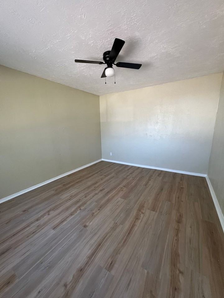 302 N Forest St - Photo 3 of 9
