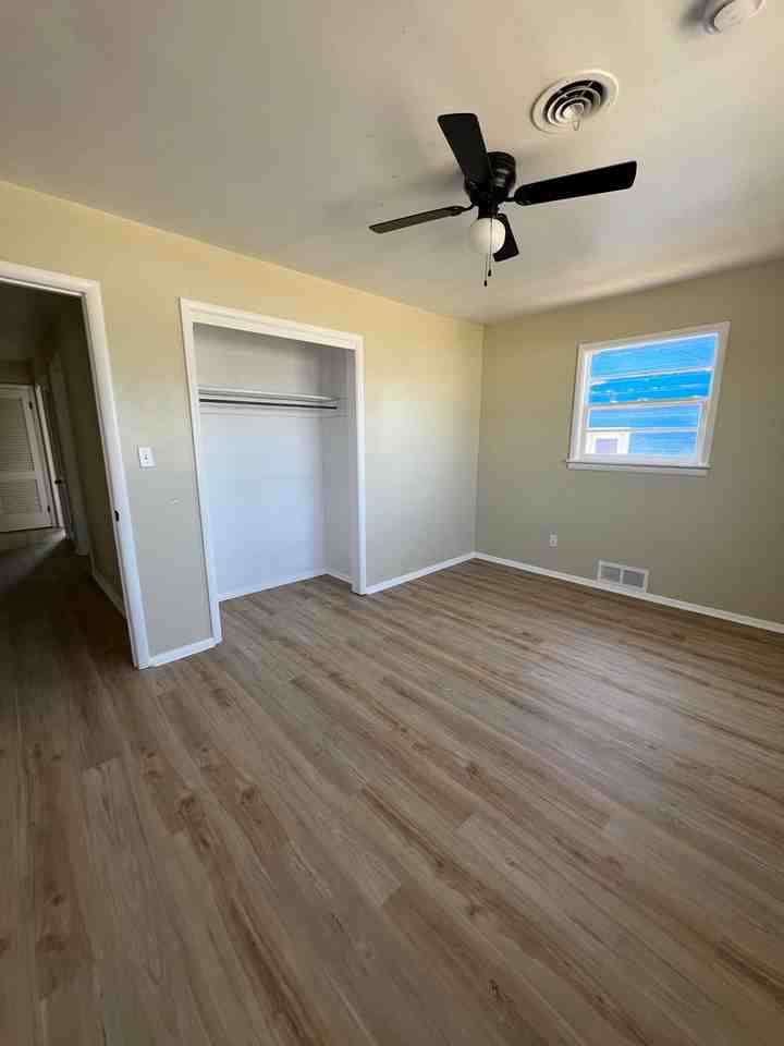 302 N Forest St - Photo 4 of 9