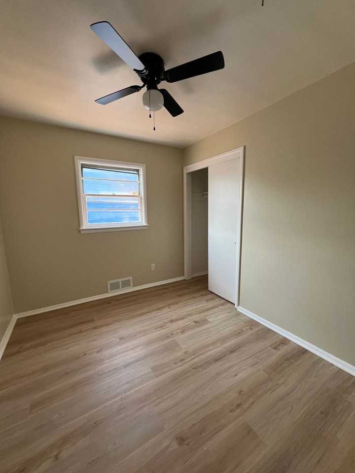302 N Forest St - Photo 5 of 9