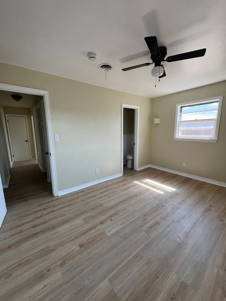 302 N Forest St - Photo 6 of 9