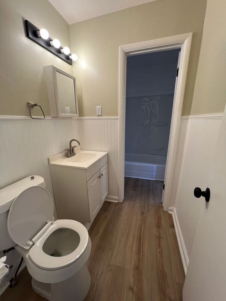 302 N Forest St - Photo 7 of 9