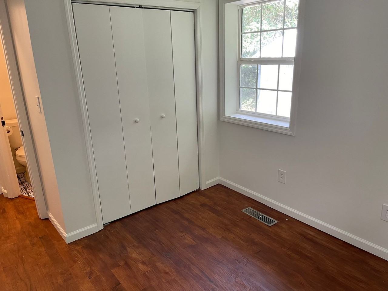 207 Smith Ct - Photo 4 of 5