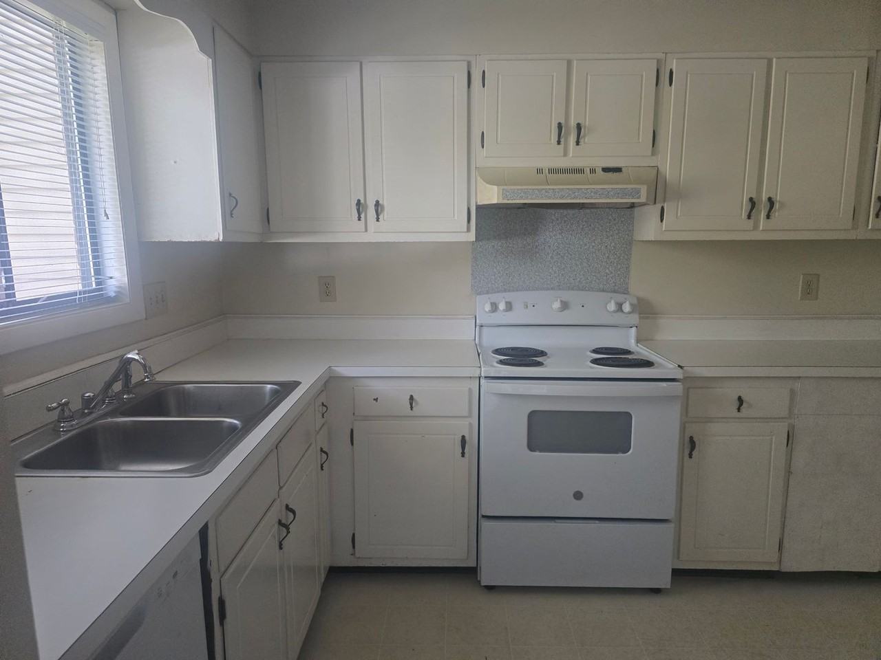 1708 N Hamilton St #E - Photo 4 of 17