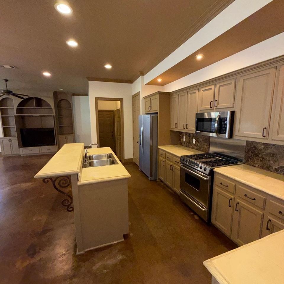 10243 Hillmont Ave - Photo 2 of 13
