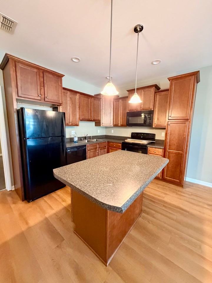 2017 Tyson Green Ave #202 - Photo 4 of 24