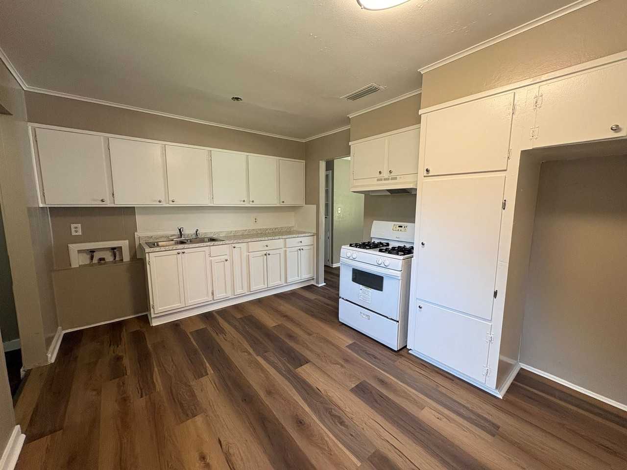 3044 Amherst St - Photo 5 of 15