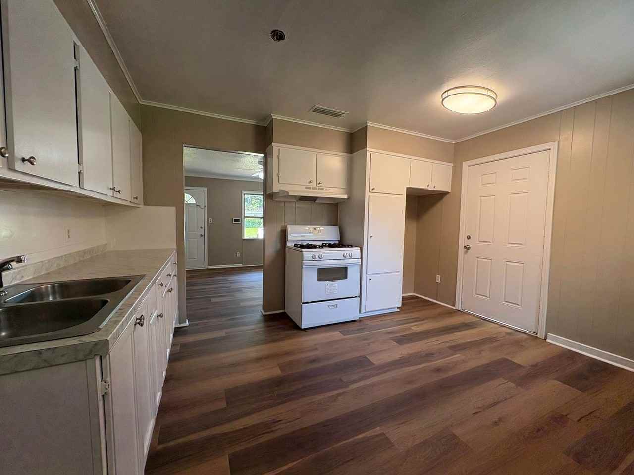 3044 Amherst St - Photo 6 of 15