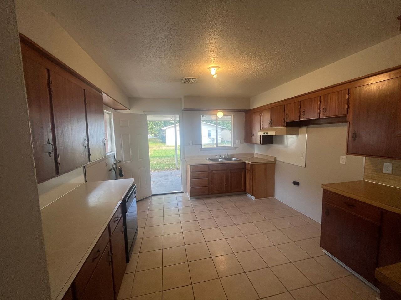 120 E Palm St - Photo 4 of 22