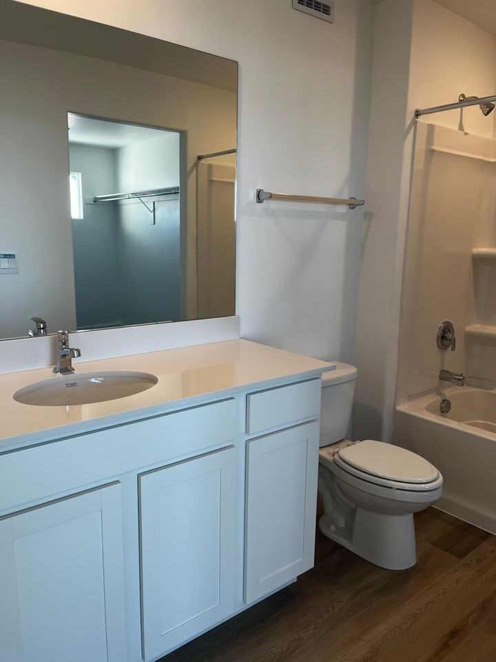 403 E Levengrove Dr - Photo 5 of 11