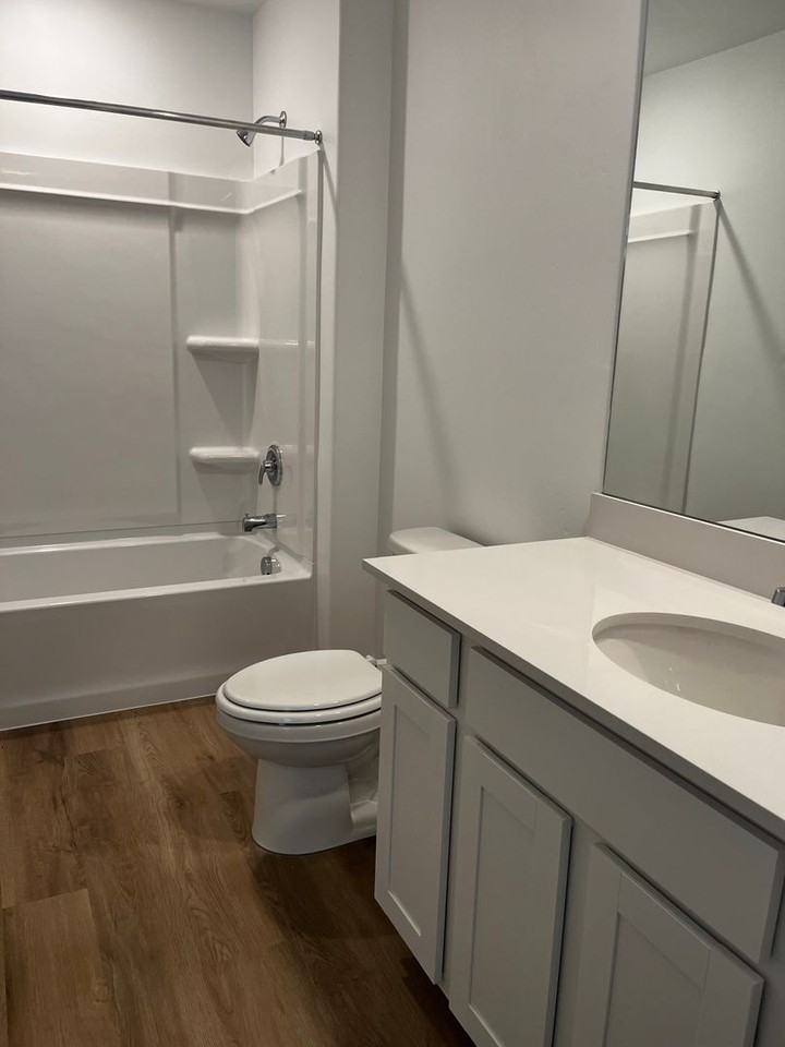 403 E Levengrove Dr - Photo 7 of 11