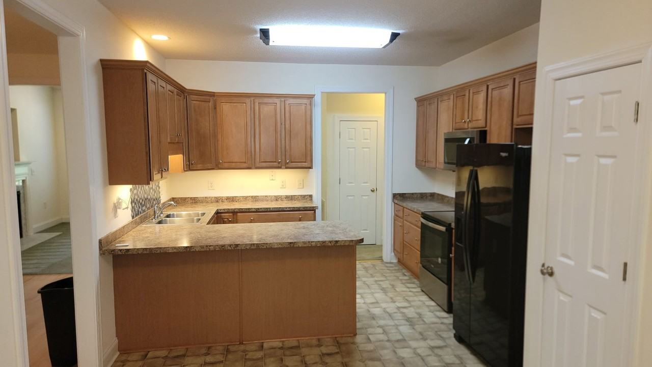 1704 Irish Blvd - Photo 6 of 9