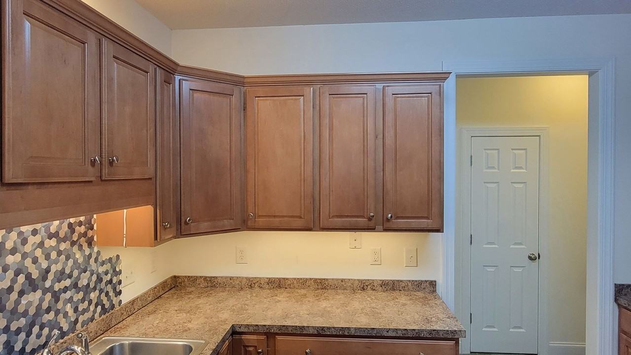 1704 Irish Blvd - Photo 7 of 9