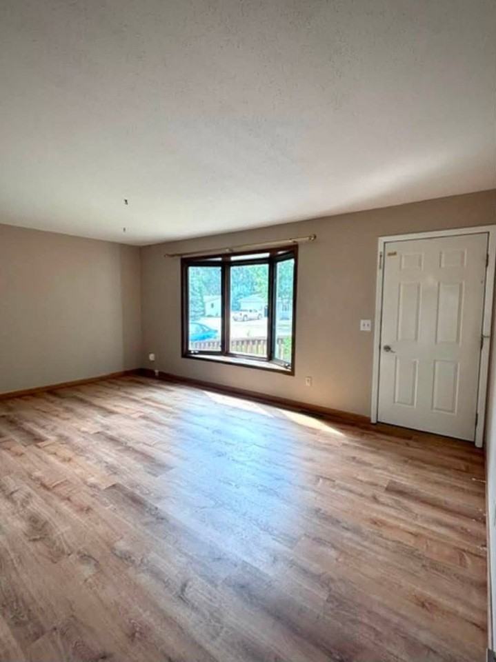 310 3rd St Ne - Photo 3 of 14