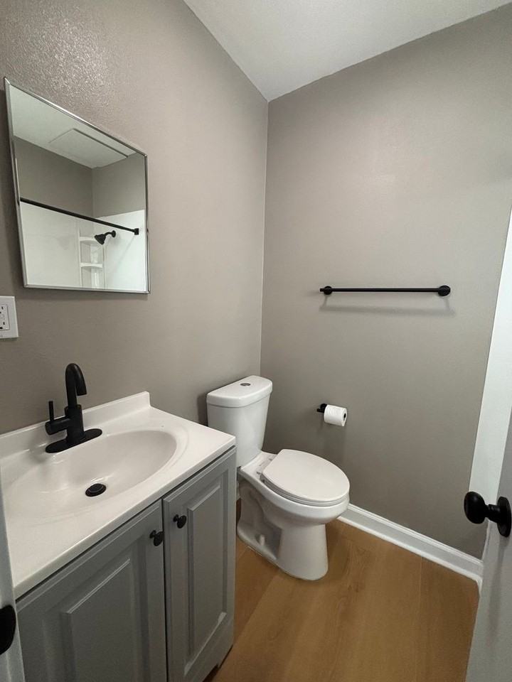 1329 W Carson St - Photo 4 of 7