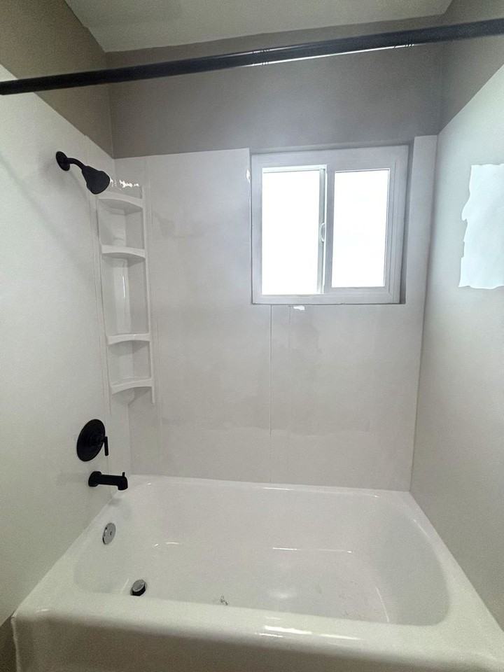 1329 W Carson St - Photo 5 of 7