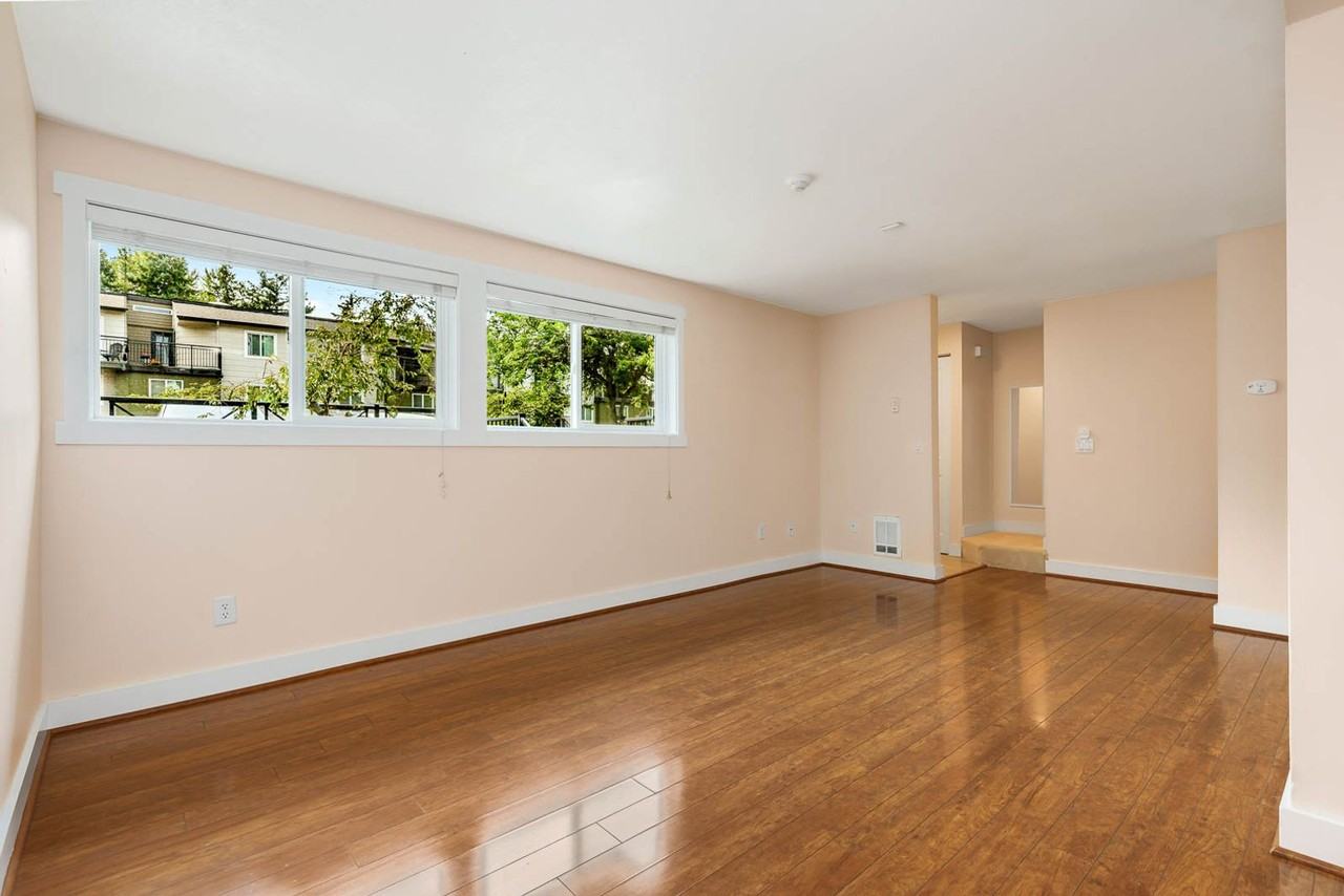 15827 Ne Leary Way - Photo 5 of 17