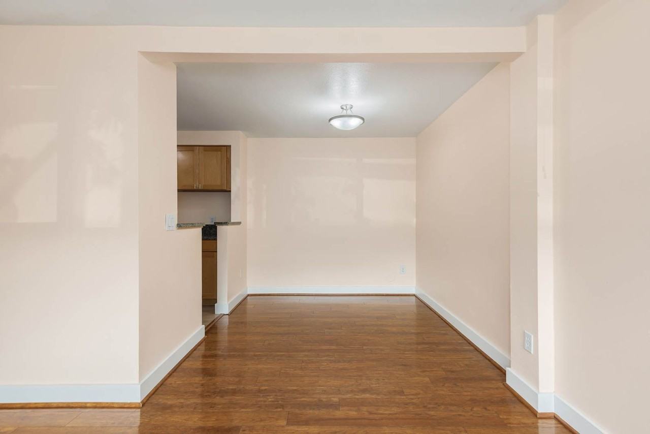15827 Ne Leary Way - Photo 7 of 17
