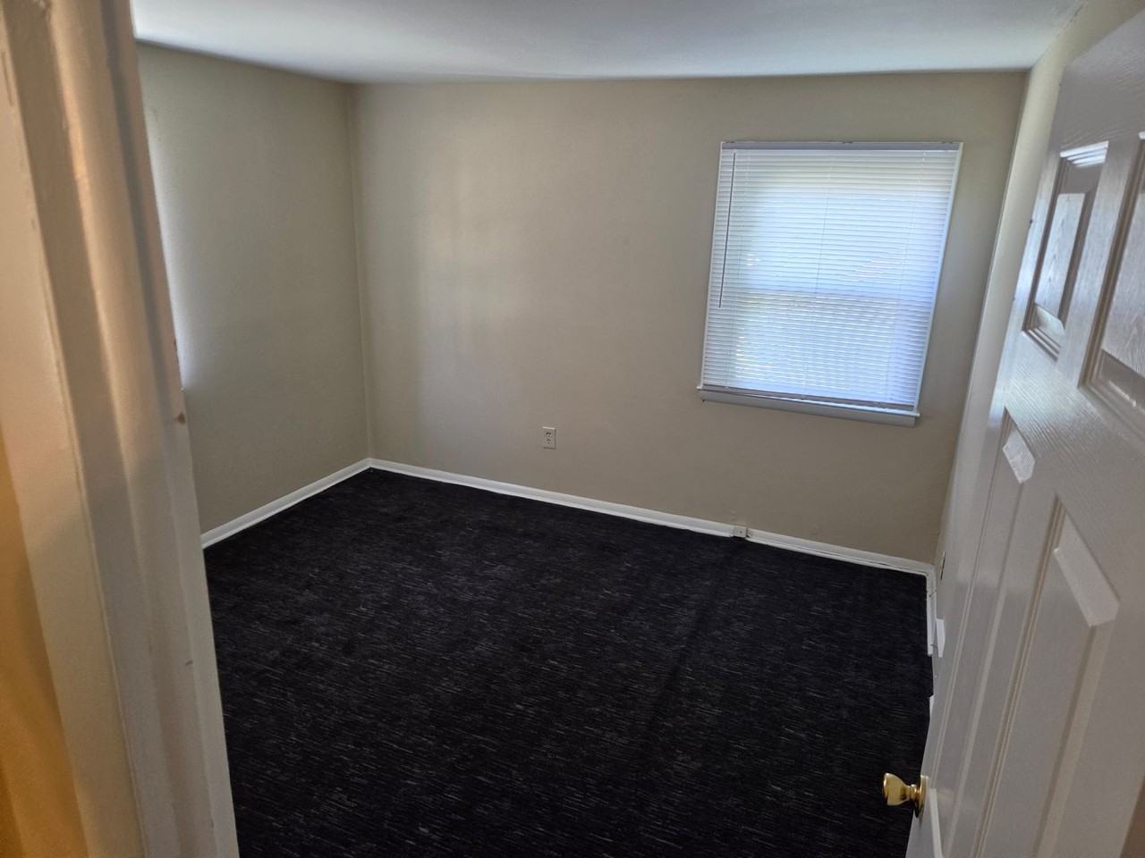 119 Larch Ave - Photo 4 of 10