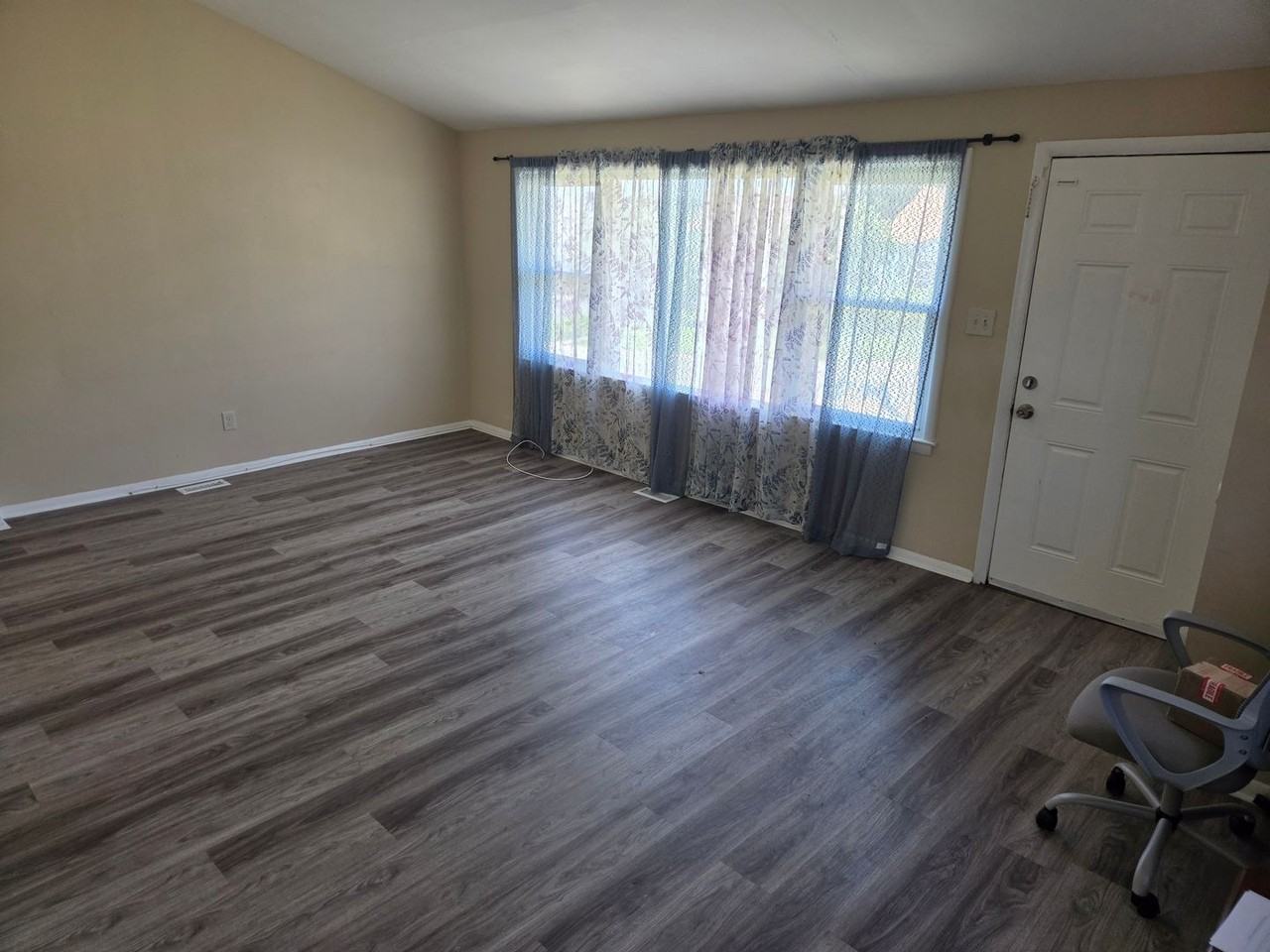 119 Larch Ave - Photo 7 of 10