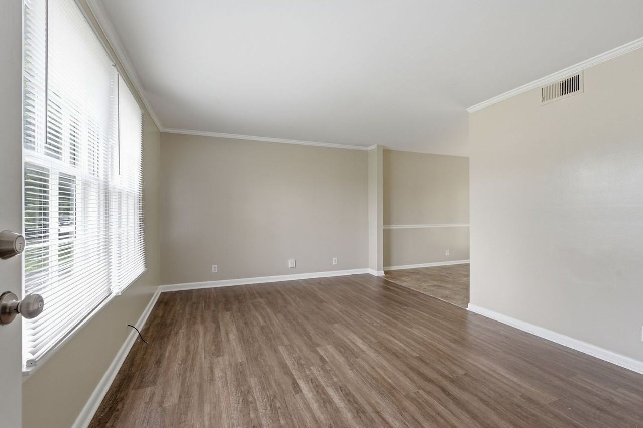758 Mcpherson Dr - Photo 5 of 33