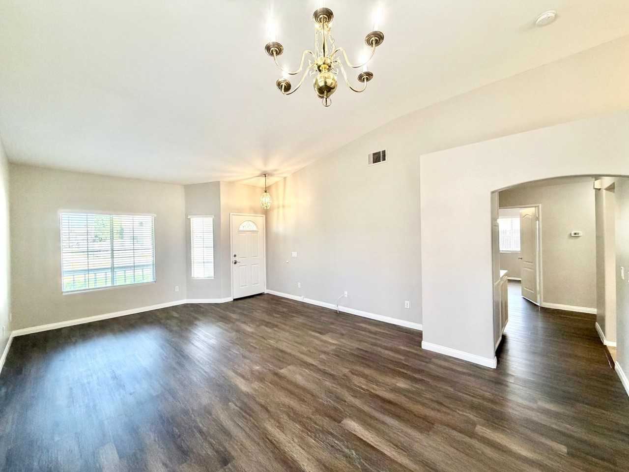 27071 School Park Dr - Photo 6 of 33