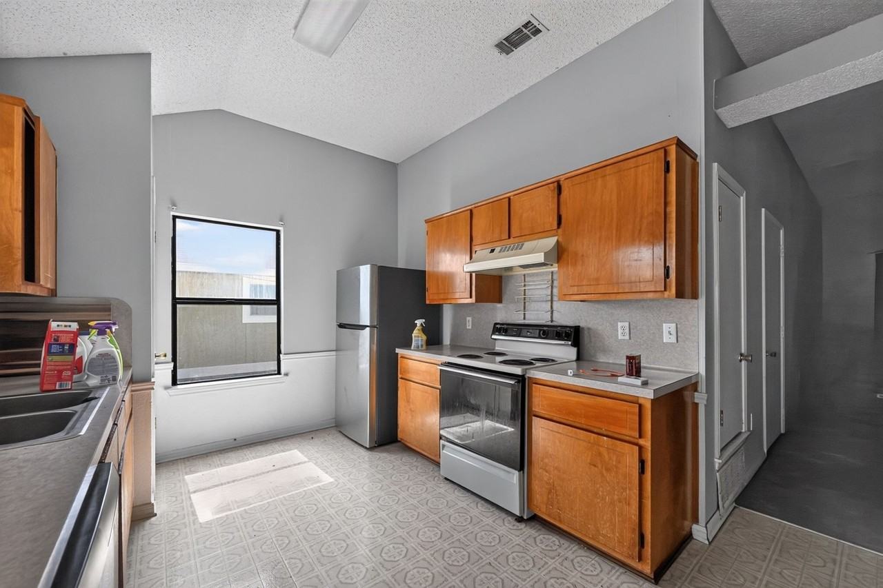 105 Lariat Cir - Photo 2 of 21