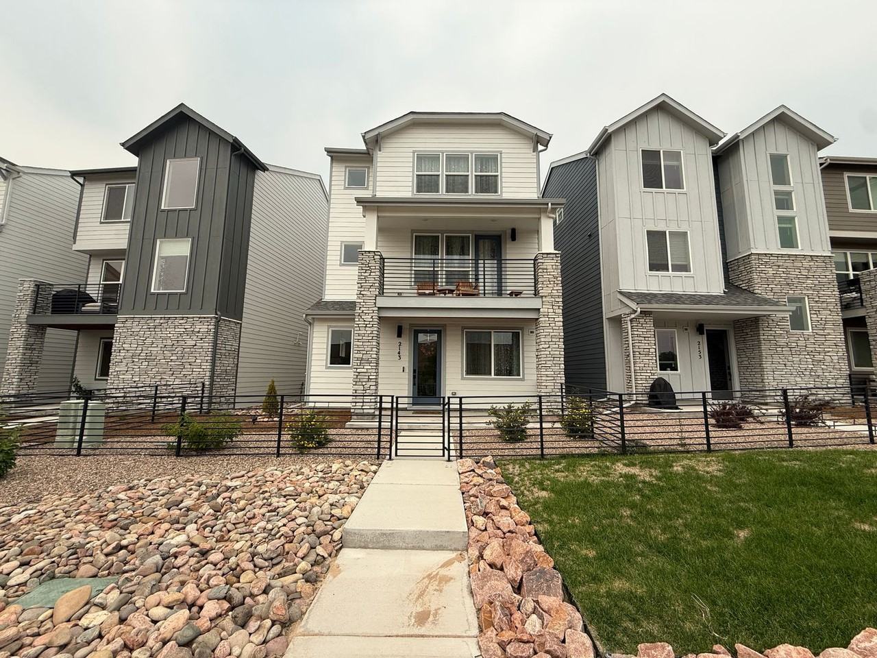 2143 Arikaree Hts - Photo 4 of 23