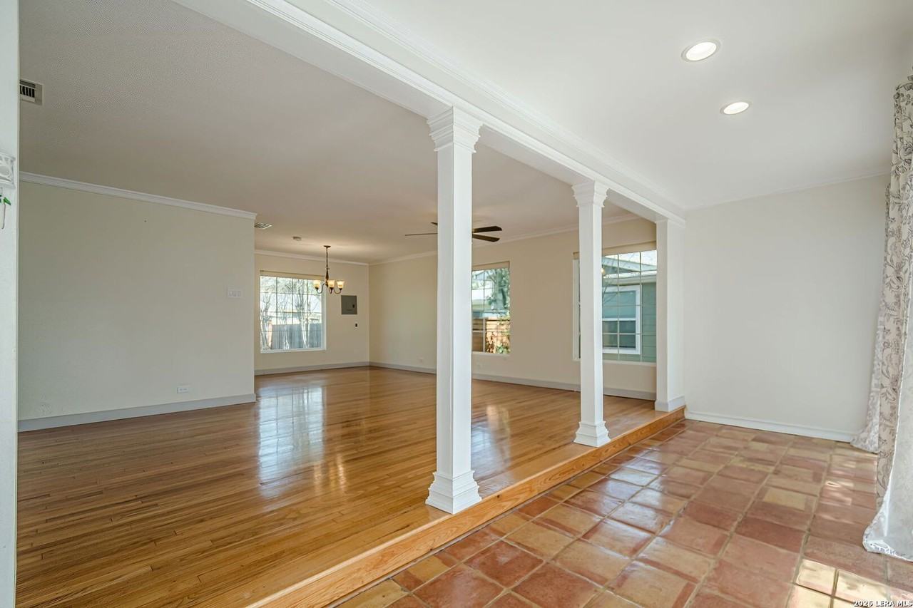 227 Devonshire Dr - Photo 4 of 50