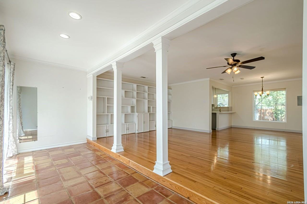 227 Devonshire Dr - Photo 5 of 50