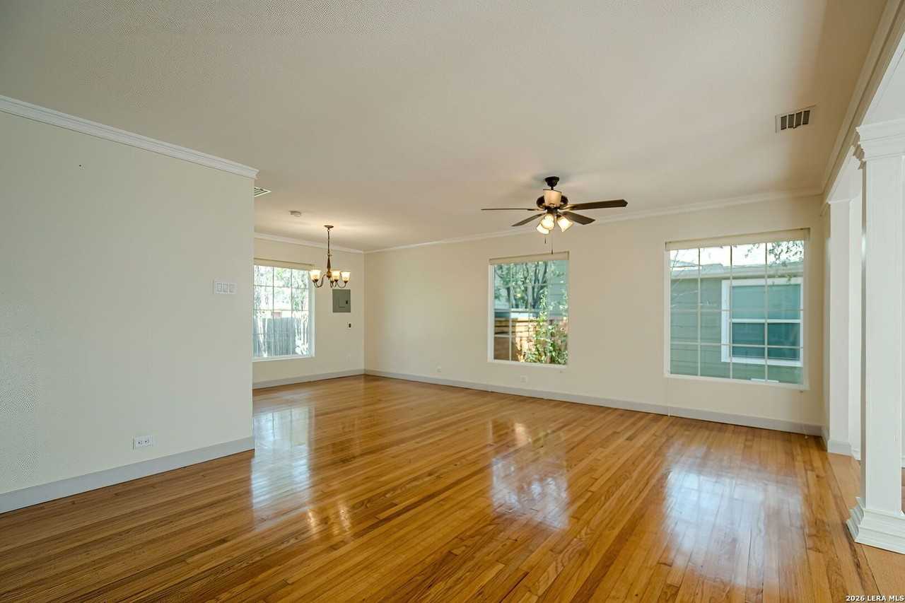 227 Devonshire Dr - Photo 7 of 50