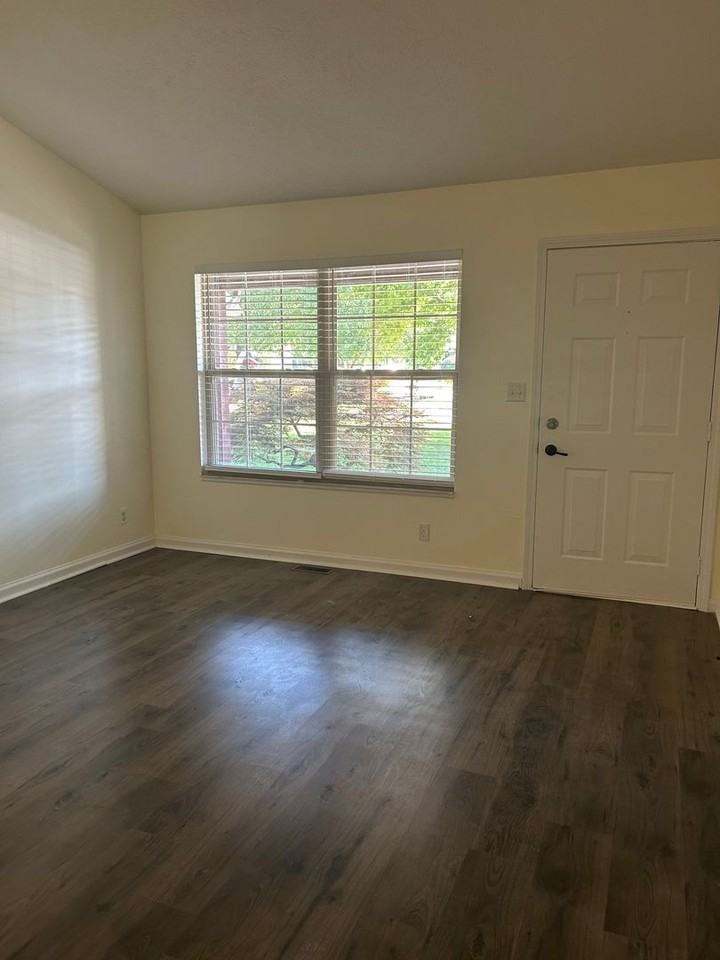 4320 Roundtable Ct - Photo 4 of 23