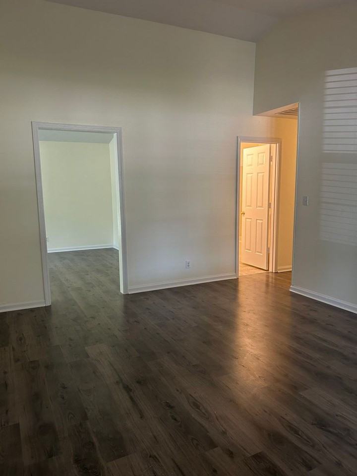 4320 Roundtable Ct - Photo 5 of 23
