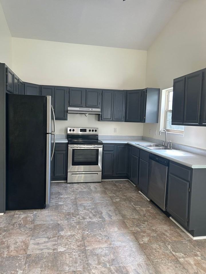 4320 Roundtable Ct - Photo 7 of 23