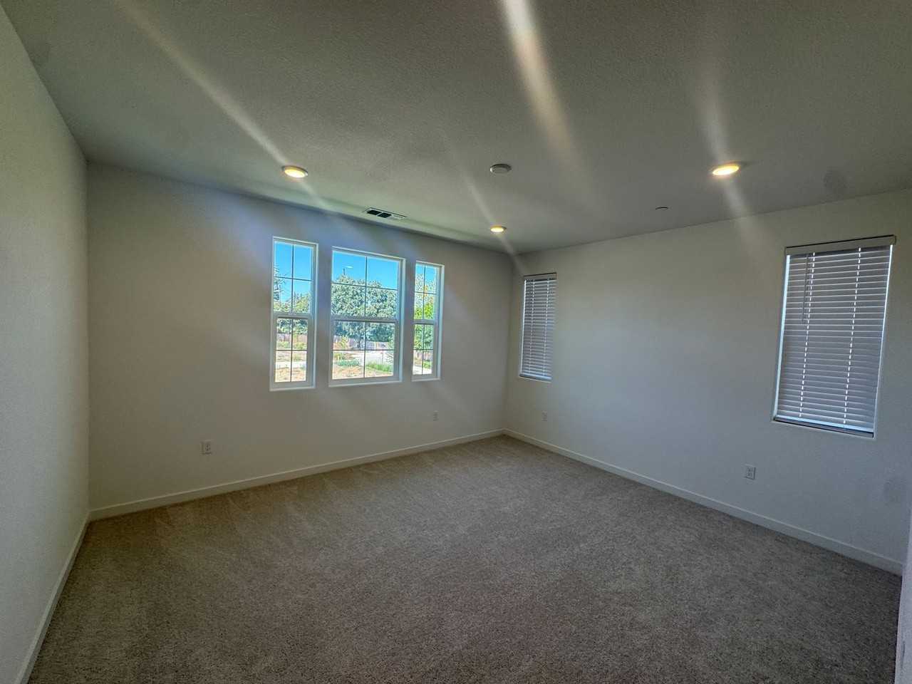 1107 1107 Baylor Terrace - Photo 4 of 13