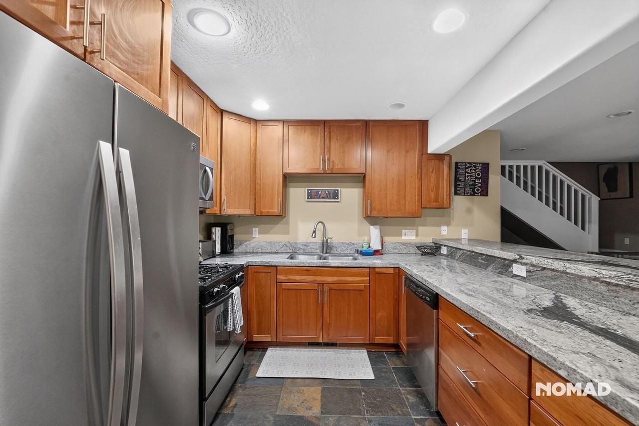 7064 6th Ave - Photo 2 of 37