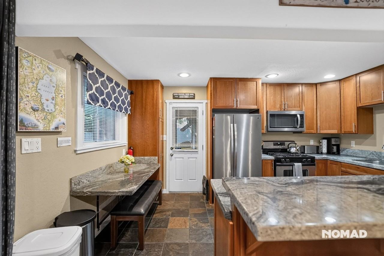 7064 6th Ave - Photo 3 of 37