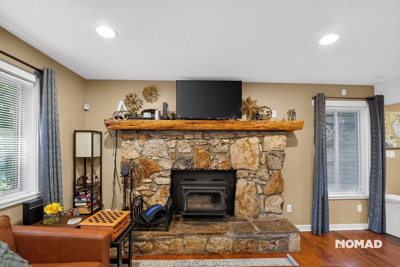 7064 6th Ave - Photo 5 of 37
