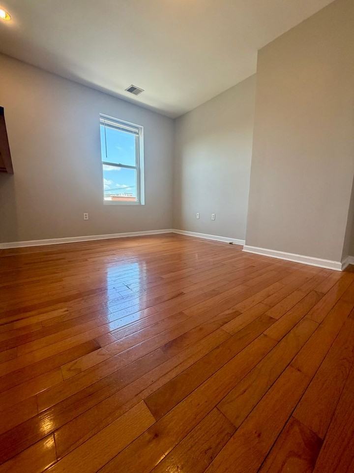2725 E Lehigh Ave #3 - Photo 4 of 20